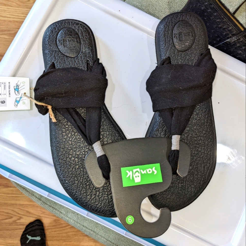 NWT Black Sanuk Yoga Sling Sandals